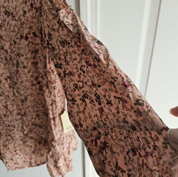 Tops - Picture 2 of 4